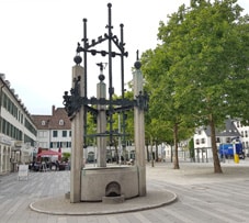Marktplatz Rüsselsheim mit Gewerbebrunnen